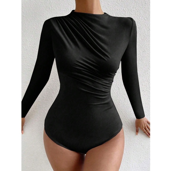 Ruched Asymmetric Black Long Sleeve Bodysuit - Picture 4 of 14